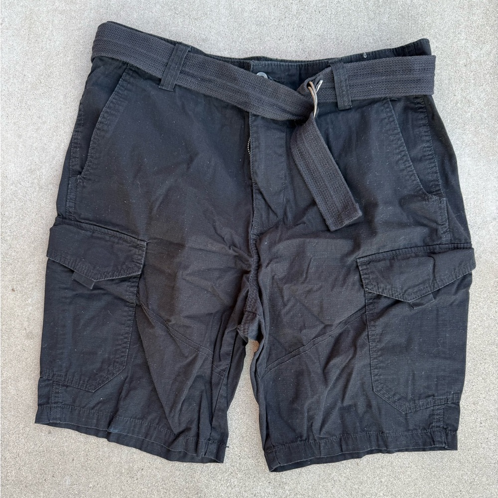 Plugg Co. Men's Black Cargo Shorts (Size 32)